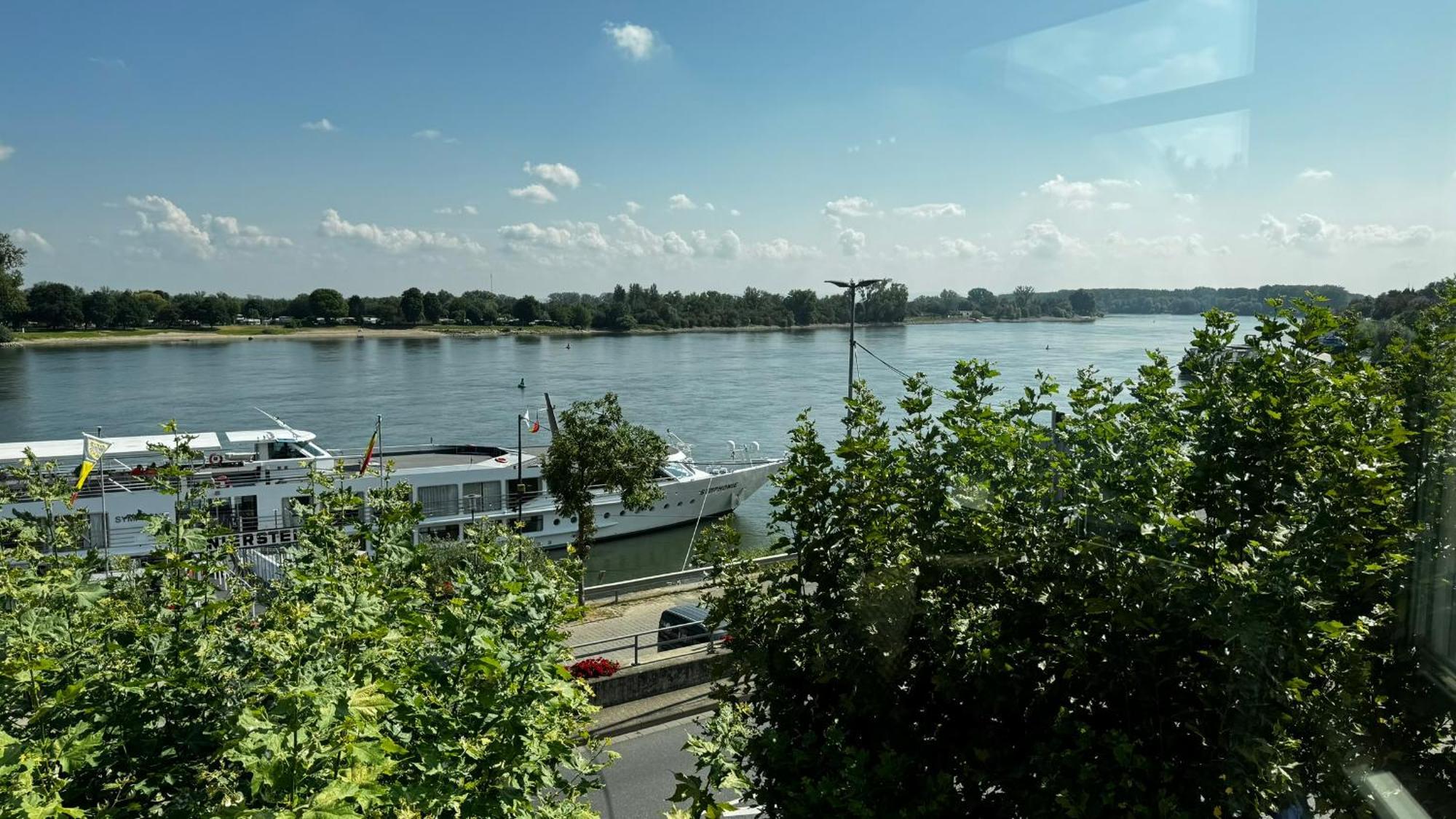 Rhein-Hotel Нірштайн Екстер'єр фото